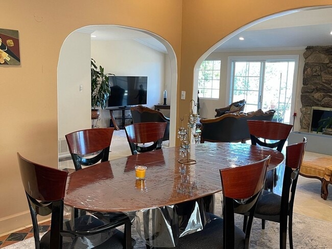 Building Photo - 5543 Mason Ave