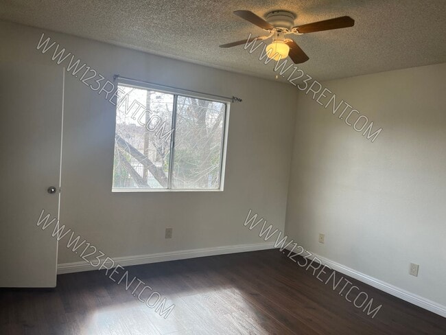 Building Photo - 2BD/1.5BTH TOWNHOUSE WEST LANCASTER