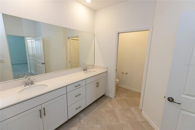 Building Photo - 16572 Kingwood Ln