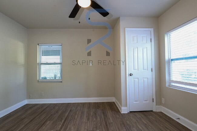 Building Photo - 1106 Wyland Dr SW