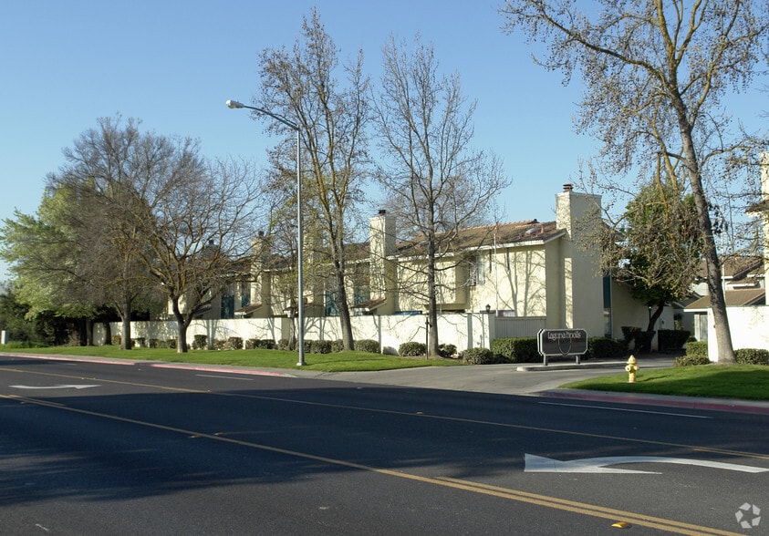 Building Photo - Laguna Knolls