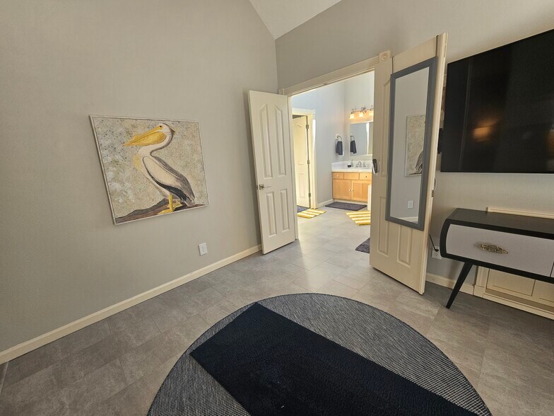 Building Photo - 13518 SW Hillshire Dr