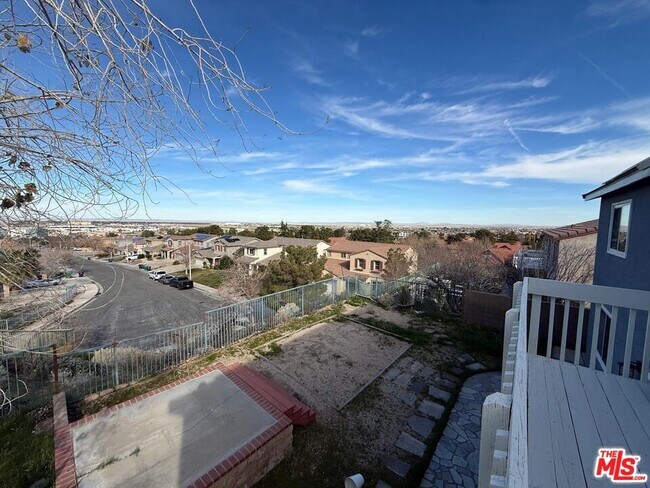 Building Photo - 719 E Ave Q10