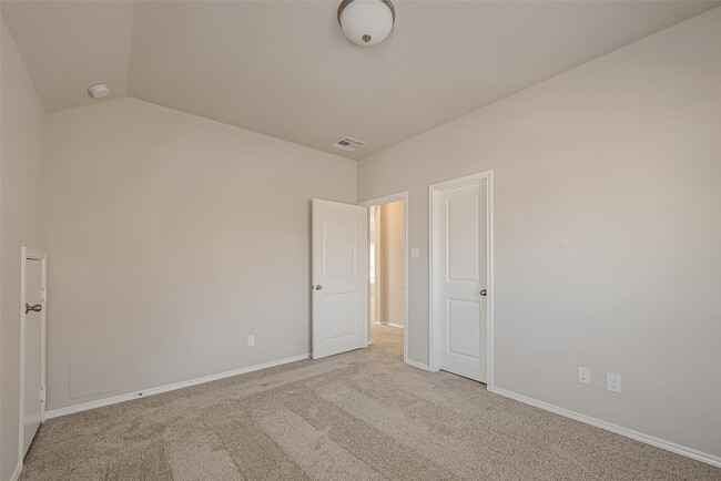 Building Photo - 32005 Towering Birch Trl