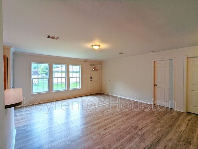 Building Photo - 829 Marjorie St