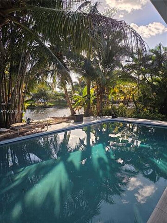 Building Photo - 301 SW 5th St