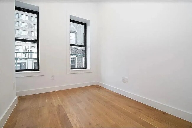Primary Photo - 59 Thompson St