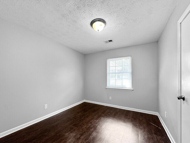 Building Photo - 9289 Forest Knoll Dr