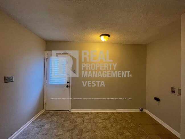 Building Photo - 251 Randy Cir