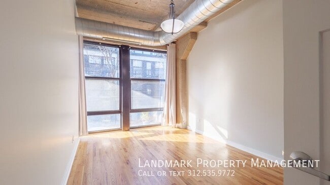 Building Photo - 1069 W 14th Pl