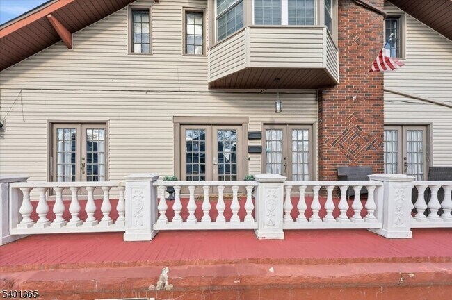 Building Photo - 274 Crawford Terrace