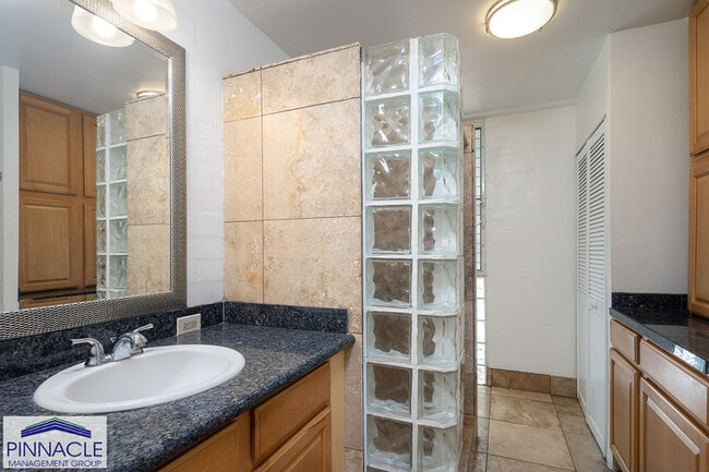 Building Photo - 240 Lili?uokalani Ave