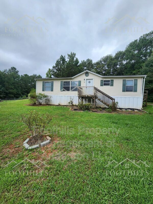 Building Photo - 104 Hickory Forest Dr