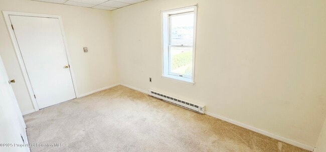 Building Photo - 210 Pine St
