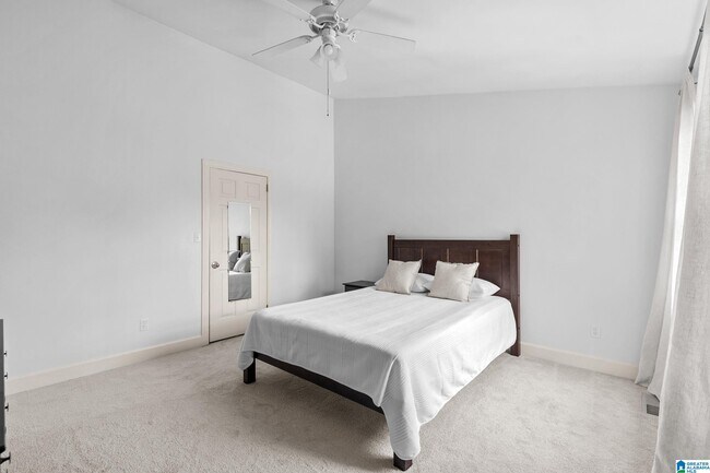 Building Photo - 1227 33rd St S