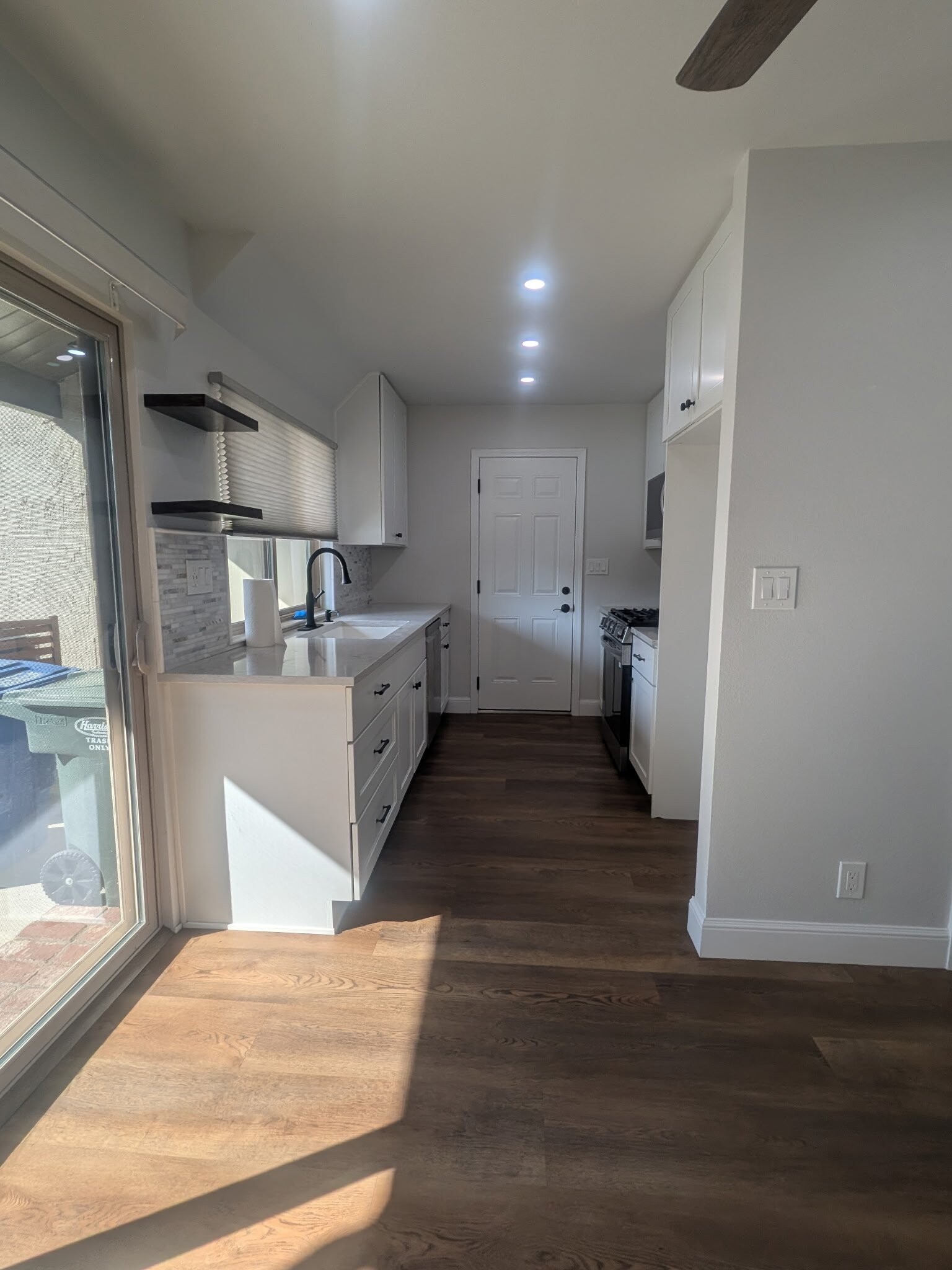 Building Photo - 1301 Iguana Cir