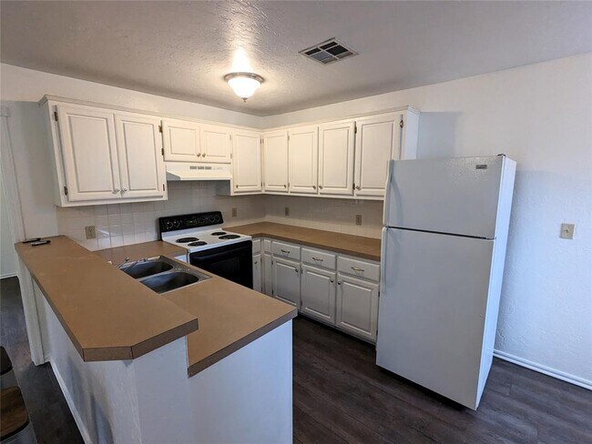 Building Photo - 420 W Comanche St