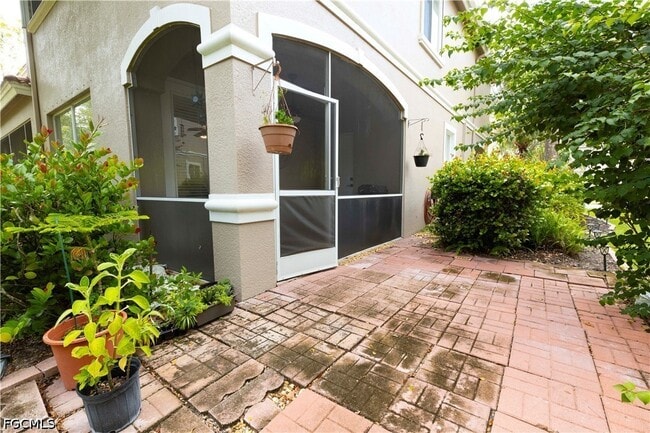 Building Photo - 3325 Antica St