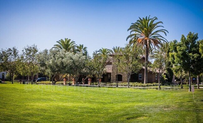 Building Photo - 232 Lightwood St