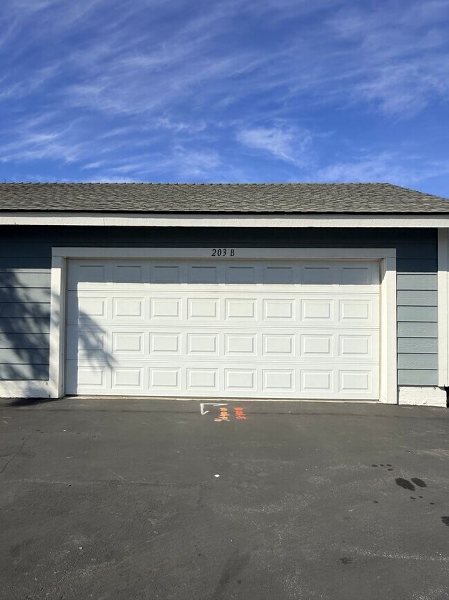 Building Photo - Private 2 Bed 2 Bath Single-Story Living in West Anaheim