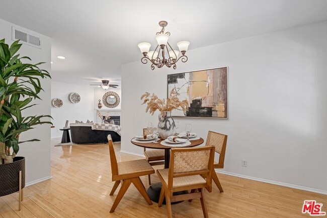 Building Photo - 102 N Sweetzer Ave