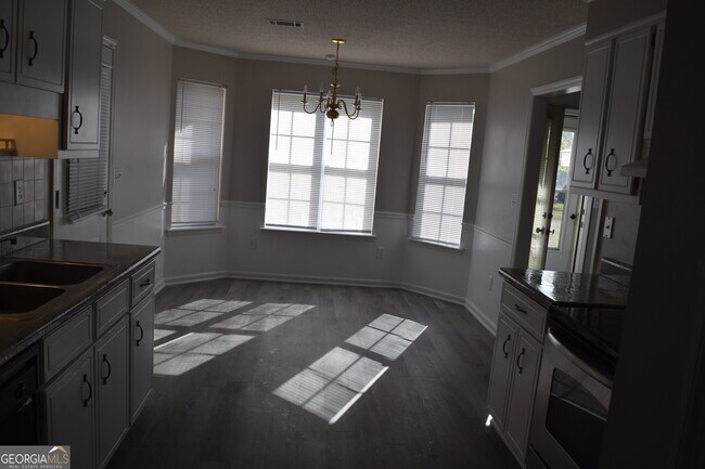 Building Photo - 4365 White Pines Ct