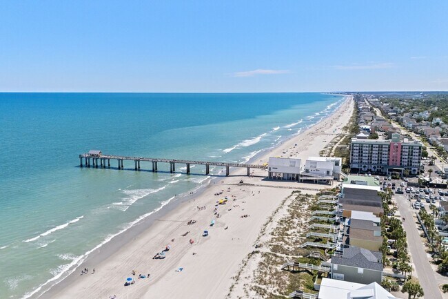 Building Photo - ***Free Utilities***Please note, this is a...