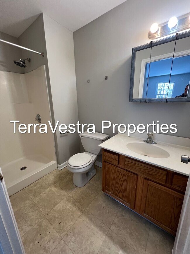 Building Photo - 1100-1102 Buck Street