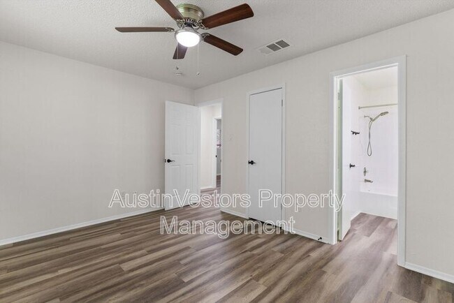 Building Photo - 11411 Walnut Ridge Dr