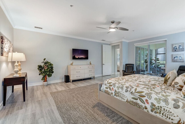 Building Photo - 2859 Tiburon Blvd E