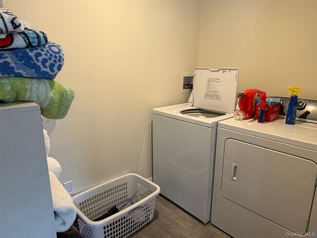 Building Photo - 27 Deer Path