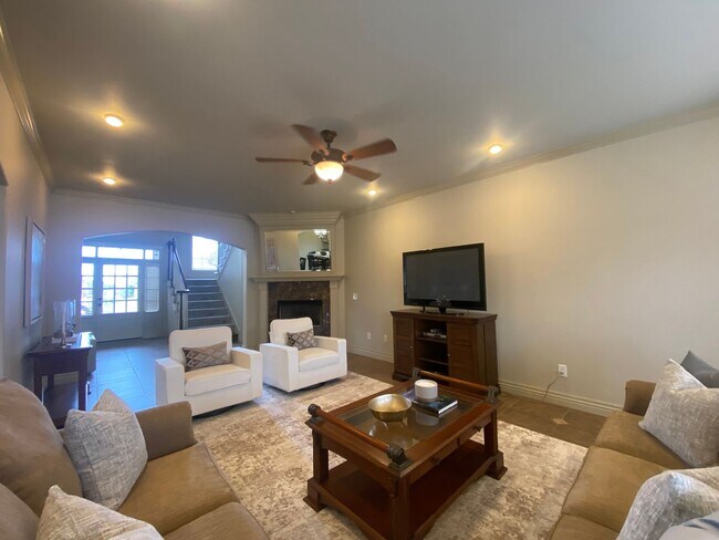 Building Photo - 3605 N Narcissus Ave