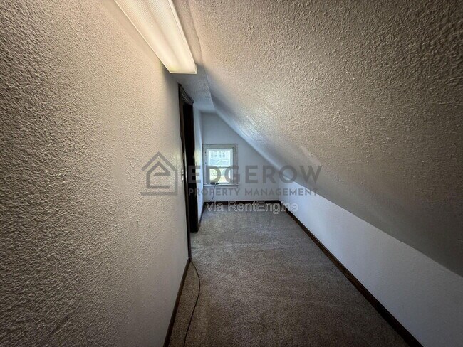 Building Photo - 1029 Tamarack Ave NW