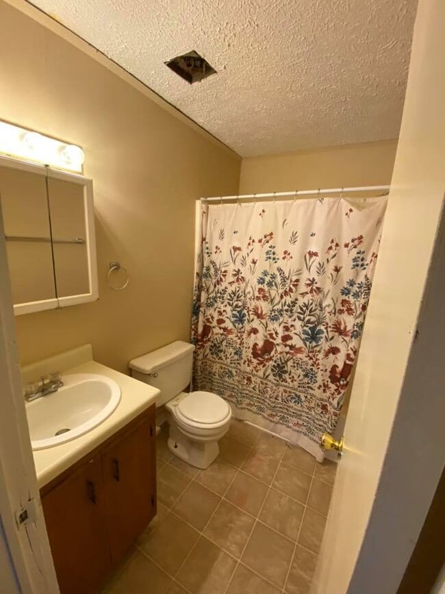 Building Photo - 91 Meadowgreen