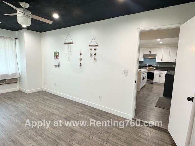 Building Photo - Modern & Updated Home With Solar!
