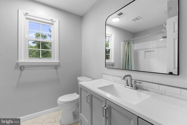 Building Photo - 901 Holly Creek Dr