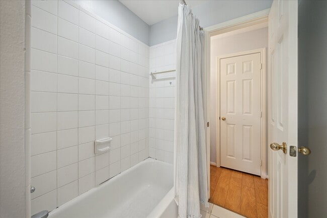 Building Photo - 1522 Castle Ct
