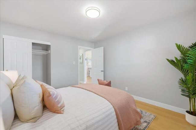 Building Photo - 4564 San Juan Ave