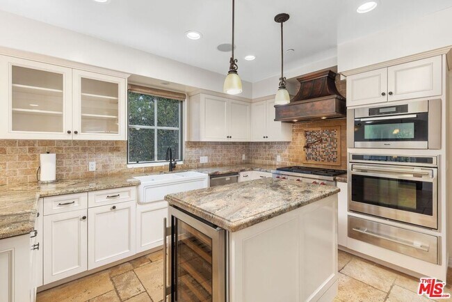 Building Photo - 1024 25th St