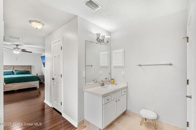 Building Photo - 413 Grenadier Ave NW