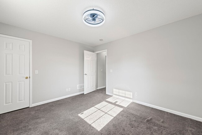 Building Photo - Cute Two Bedroom Home