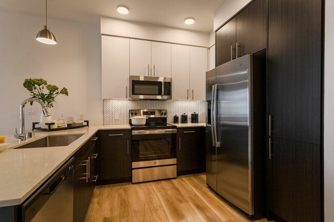 FOTOVAN.com_6500 Americas Parkway (003) - Markana Uptown
