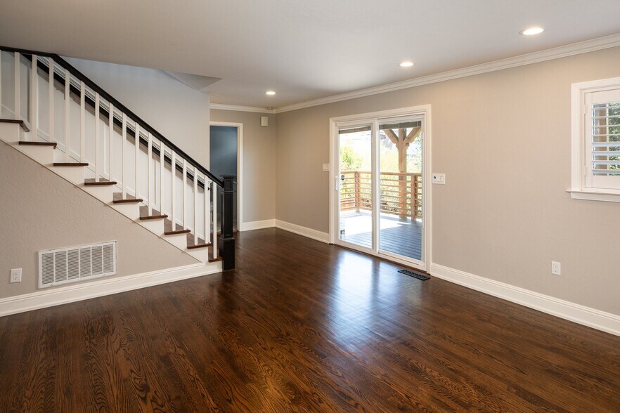 Building Photo - 3511 Hillcrest Dr