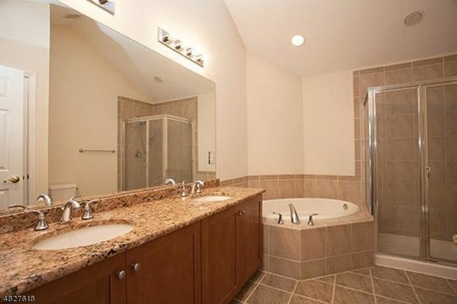 Building Photo - 321 Edmonton Ct