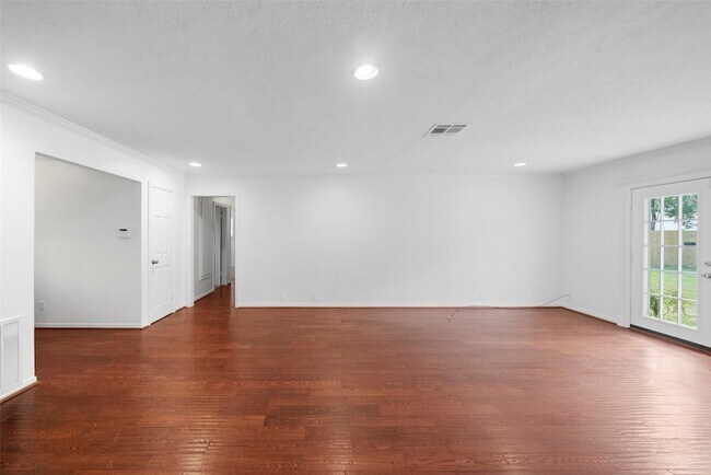 Building Photo - 2226 Droxford Dr