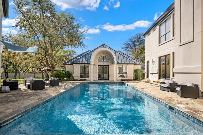 Building Photo - 3 Birnam Oaks