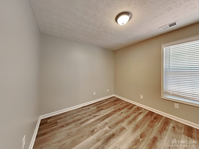 Building Photo - 449 Sarah's Ln