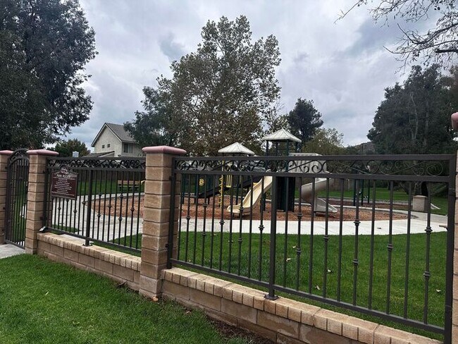 Building Photo - Nestled in the desirable Brock Canyon community in Santa Clarita