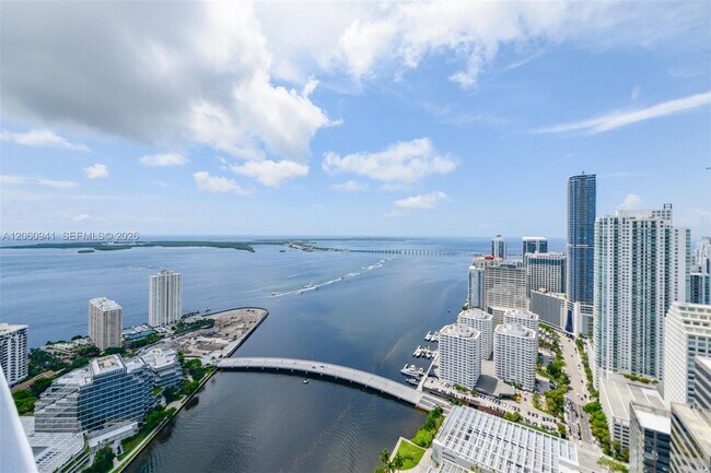 Building Photo - 495 Brickell Ave