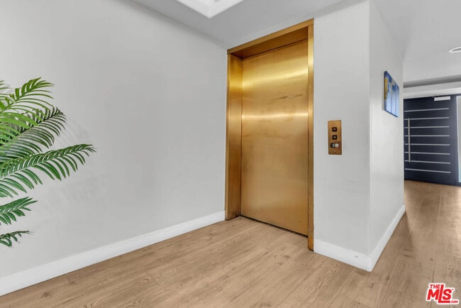 Building Photo - 131 Croft Ave